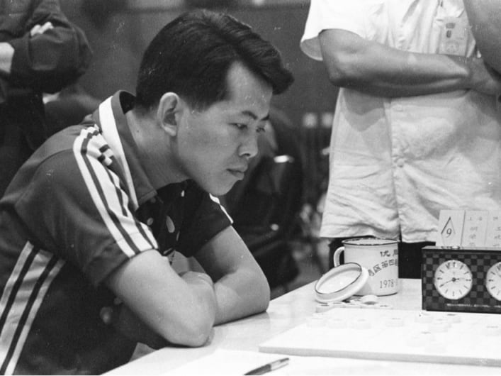 胡荣华参加公益象棋活动