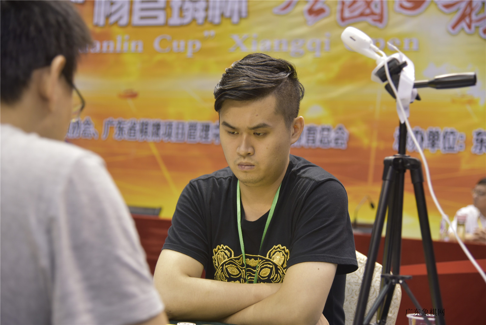 Wang Tianyi watching a game between rounds at a Xiangqi event